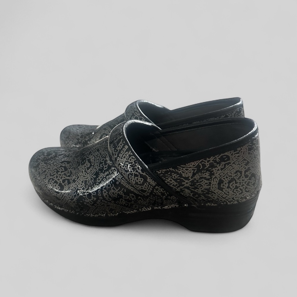 Dansko Silver Burst Shoes Clogs Womens 38 (7.5-8)